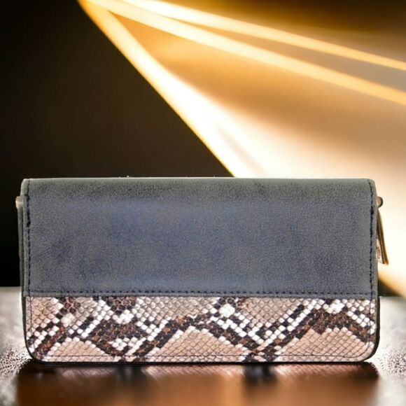 Animal Print Snakeskin Design Vegan Leather Wallet - Picture 3 of 6